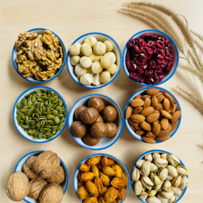 MIX HẠT ĂN LIỀN HOLI 01 - Hạt bí rang, Hạnh nhân rang mộc, Nhân óc chó vàng, Nhân macca, Điều tách lụa / đóng gói 500gram