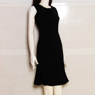 ĐẦM ĐÍNH HOA HỒNG LỚN TRƯỚC NGỰC