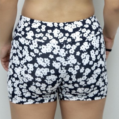 Quần đùi đa năng Gym-to-swim LMcation Serena - Hoa Nhí Đen Trắng