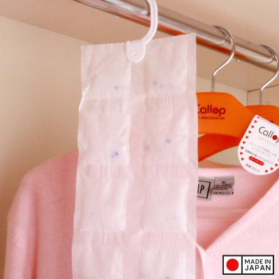 Combo 03 Miếng hút ẩm, khử mùi dành cho tủ quần áo có móc treo tiện lợi ( dạng gói - 25g ) - Hàng nội địa Nhật Bản.