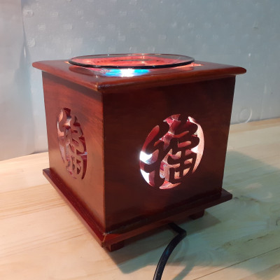Đèn xông tinh dầu gỗ Hình vuông Chữ Phúc -gỗ hương- Tặng kèm 1 bóng đèn