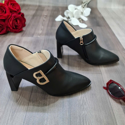 Boots thời trang nữ cổ thấp ROSATA RO688 -7F- Đen,Nude -HÀNG VIỆT NAM-BKSTORE