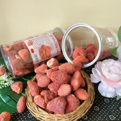 Dâu Tây Sấy Giòn Nguyên Vị 150g VietTin Mart