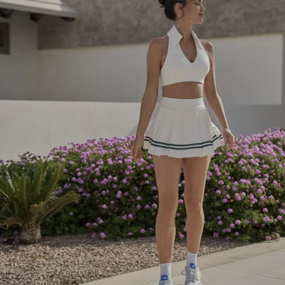 Chân váy ngắn thể thao màu trắng kẻ xanh trẻ trung