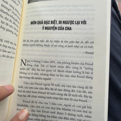 NGƯỜI THẦY KHAI SÁNG CUỘC ĐỜI CỦA SIGMUND FREUD – Mộng Chi - Bizbooks