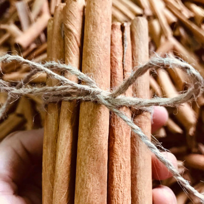 Quế ống điếu đã cạo nguyên chất 100% làm thơm phòng, đuổi muỗi, chống hôi miệng, ngăn ngừa các bệnh về tim 150g/hộp Quế Rừng Xanh - CHÍNH HÃNG