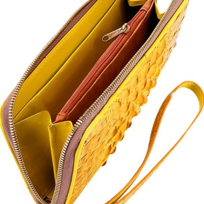 Ví Nữ Da Cá Sấu 1 Khóa Nguyên Con Huy Hoàng HT3716 (19 x 10.5 cm) - Vàng Nghệ