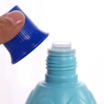 Nước tẩy trắng quần áo Rocket 600ml