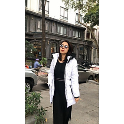 Áo khoác dài Guess size S, kiểu dáng thời trang ôm dáng, phù hợp đi làm và đi chơi, đặc biệt đến những vùng cực lạnh