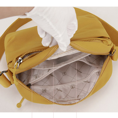 Túi đeo chéo nữ phong cách dễ thương – BEE GEE DCNU1094