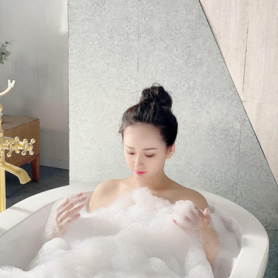 Sữa Tắm Dưỡng Trắng Mịn Da Chiết Xuất Collagen Kosé Softymo Body Soap (600 mL)