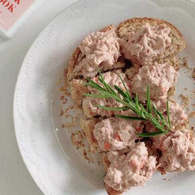 Cá Ngừ Cắt Lát Ngâm Dầu Đậu Nành Sealect 165g - Nhập Khẩu Thái Lan | Sealect Tuna Sandwich in Soybean Oil 165g