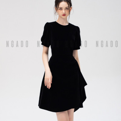 Đầm đen cổ tròn NGADO 