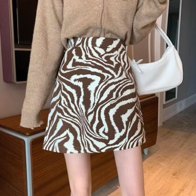 Chân váy ngắn chữ A họa tiết kẻ vằn cho nữ