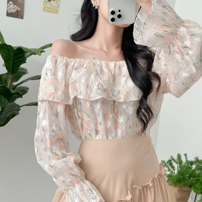 Áo kiểu trễ vai họa tiết hoa nữ tính thích hợp du lịch Hafsah Miều Est.2013