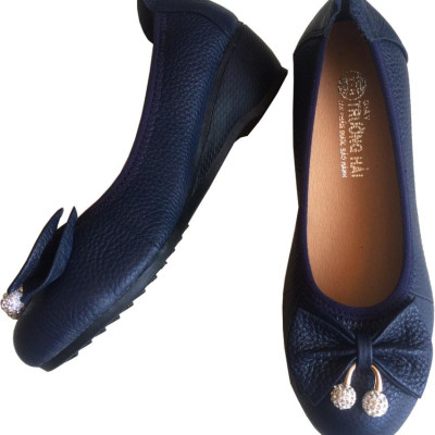 Giày đế xuồng nữ Trường Hải da bò thât màu xanh đen cao 3cm đế cao su dẻo không trơn DX189