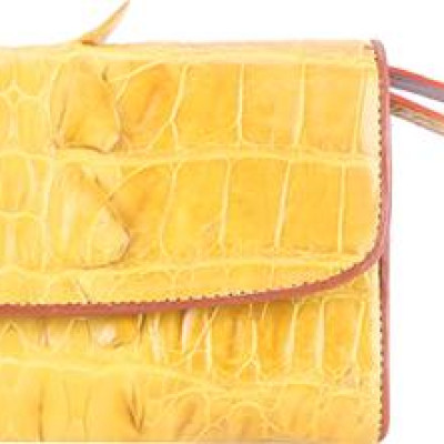 Ví Nữ Da Cá Sấu 3 Gấp Gai Huy Hoàng HT3298 (19 x 10.5 cm) - Vàng Nghệ