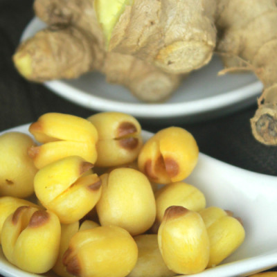 Combo Sen Sấy Gừng Mật Ong Hải Long (230g) + Mãng Cầu Sấy Dẻo Hải Long (120g)